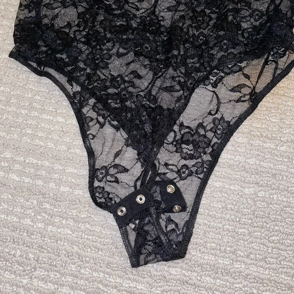 Forever 21 Sheer Lace Bodysuit - Picture 3 of 5